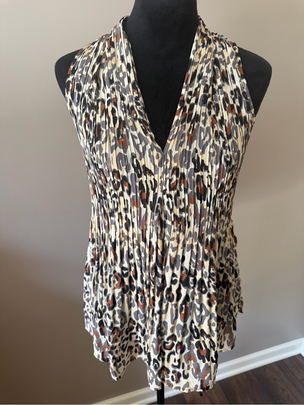Ninety Clothing Co.NEW Pleated V-Neck Leopard Sleeveless Top - Cream & Brown MED